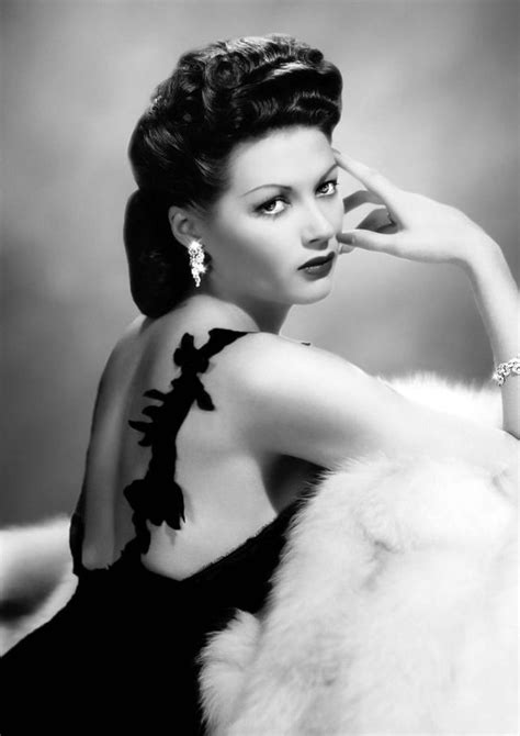 30 Stunning Black and White Portraits of Yvonne De Carlo From。